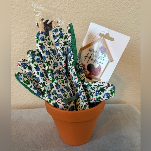 Gardening Bundle (4 Items) - Picture 4 of 16